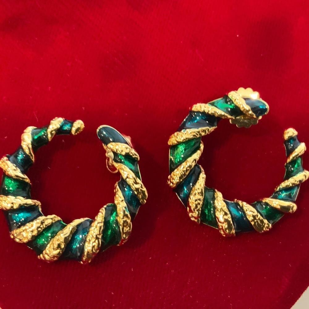 Vintage 1988 Avon Christmas Earrings